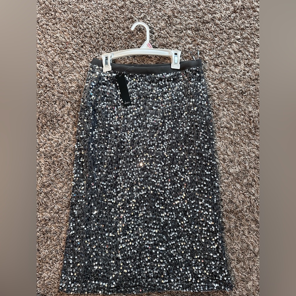Sparkle midi skirt! Size small! New with tags!